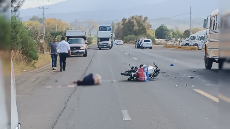 Accidente de moto en Tangancícuaro, Michoacán, deja un muerto