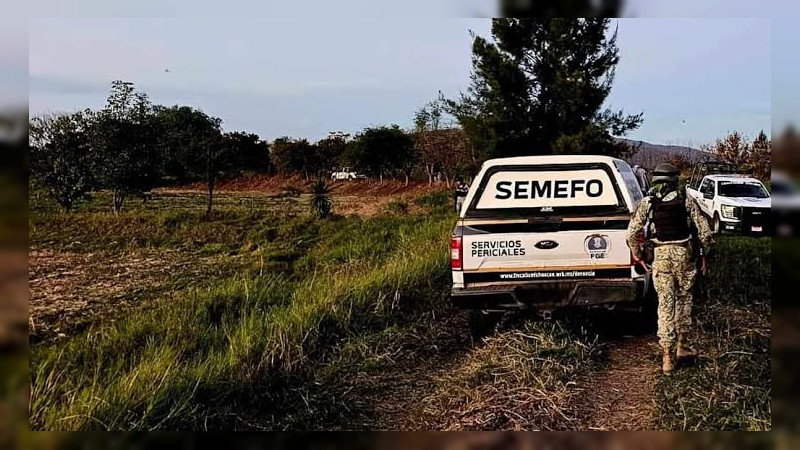 Hallan tres cuerpos con el tiro de gracia en Michoacán: Enfrentamientos en Apatzingán van para 72 horas 