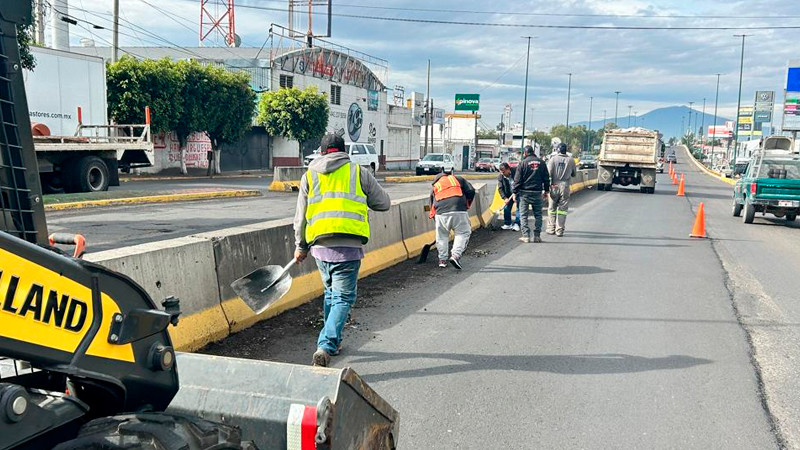 Gobierno de Morelia realiza limpieza de camellones en diversos puntos del municipio 