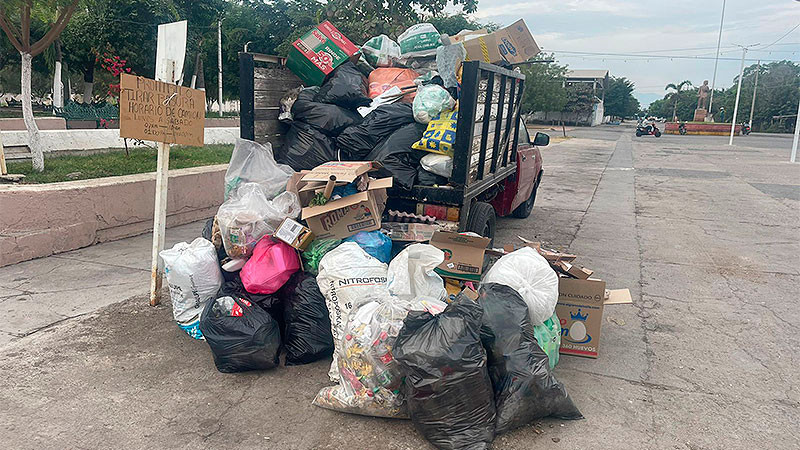 Queman basura ante la falta de recolectores en La Ruana  