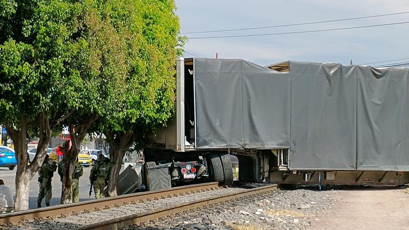 Tren embiste tráiler en Celaya, Guanajuato 