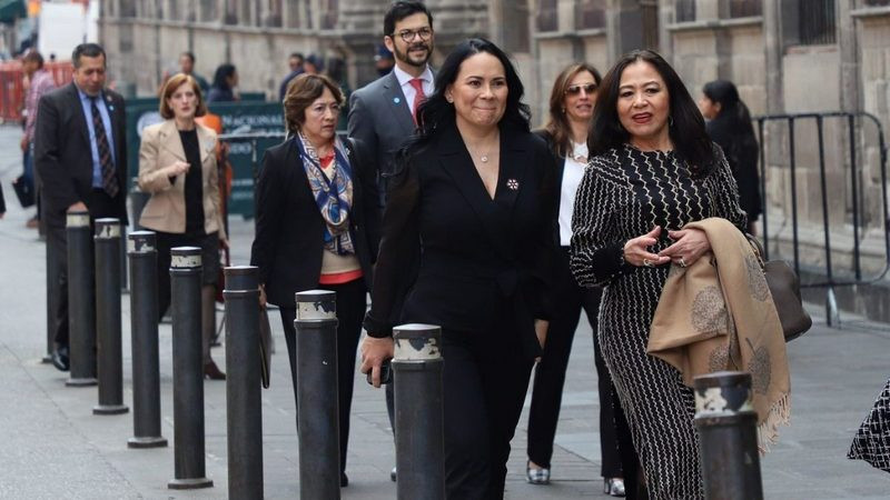 Claudia Sheinbaum recibe en Palacio Nacional a cónsules y embajadores de México 