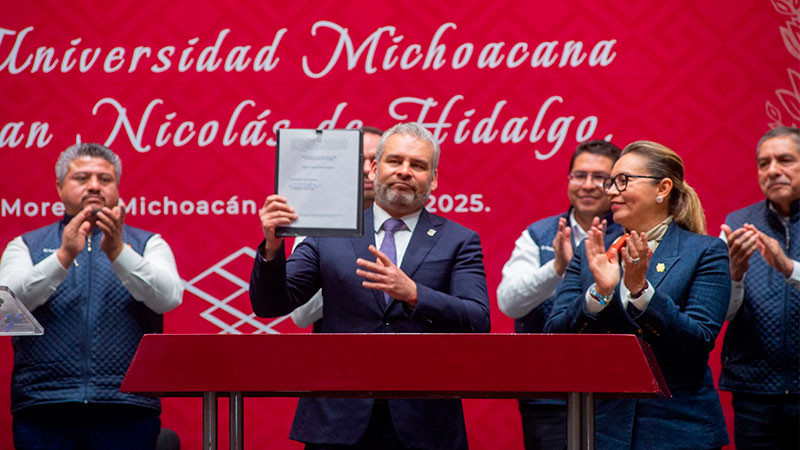 Gobernador firma Decreto de Promulgación de la Reforma Constitucional a la Universidad Michoacana 