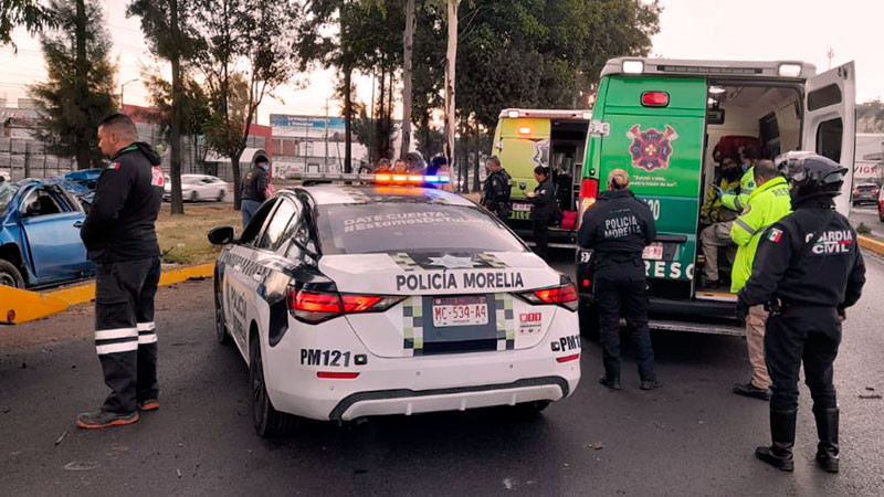 Se registra doble volcadura vehicular en Morelia, Michoacán  