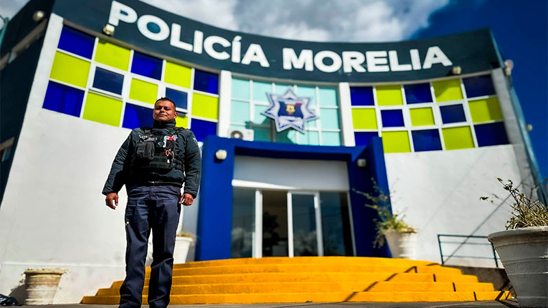 Entregan reconocimiento a oficial E. O. Yépez como "Policía del Mes", en Morelia, Michoacán 