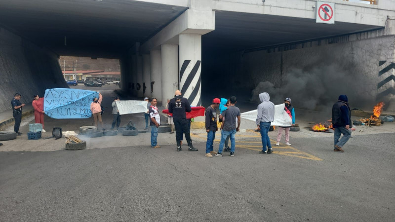 Con cierre a la autopista 57, exigen investigación a caso de agresión y asalto 