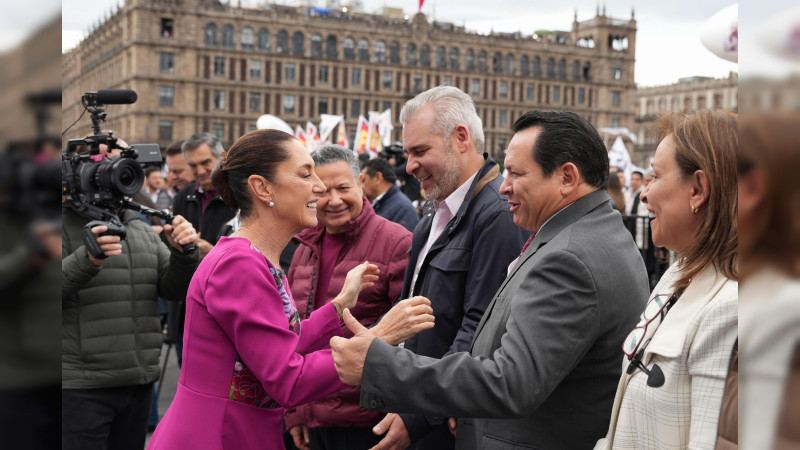 Promete Sheinbaum hospitales, autopistas, mejoras al Puerto LZC y planta de leche para Michoacán 