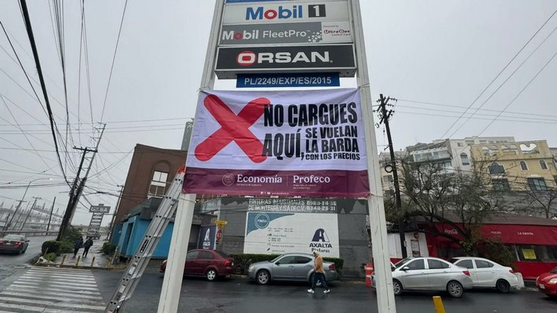 Profeco coloca lonas en gasolineras “careras” en Nuevo León, Durango y Guanajuato 