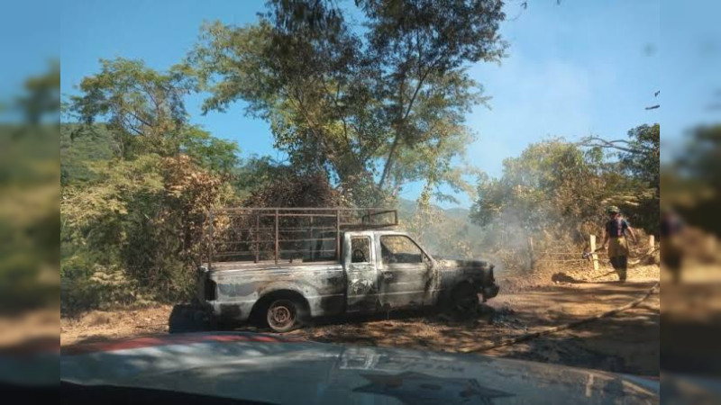 Estalla otra camioneta por mina en Apatzingán, Michoacán; era agricultor que supervisaba su huerta 