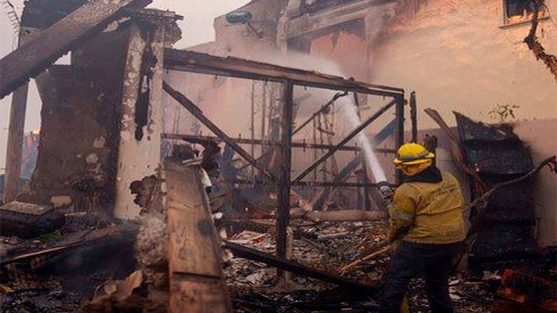 Reanudan búsqueda de cuerpos en Los Ángeles; podrían reavivarse los incendios 