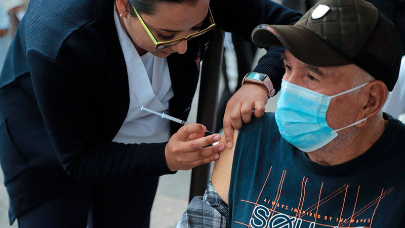 Protégete de enfermedades respiratorias vacunándote contra la influenza y el COVID-19 