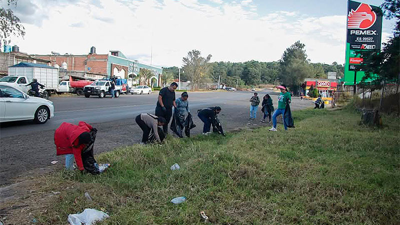 Lidera alcaldesa de Quiroga brigada de limpieza para mejorar imagen urbana y fomentar el turismo 