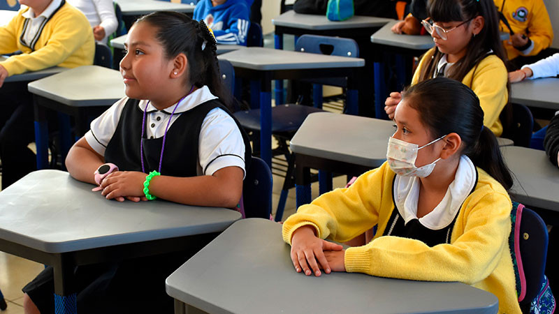 Entrega USEBEQ mobiliario en seis escuelas de la capital queretana  