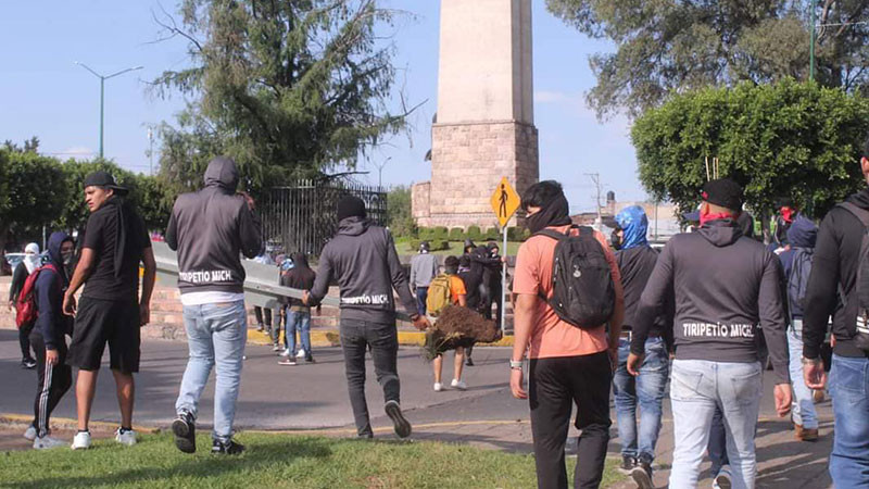 Normalistas no quieren irse a regiones con violencia en Michoacán 