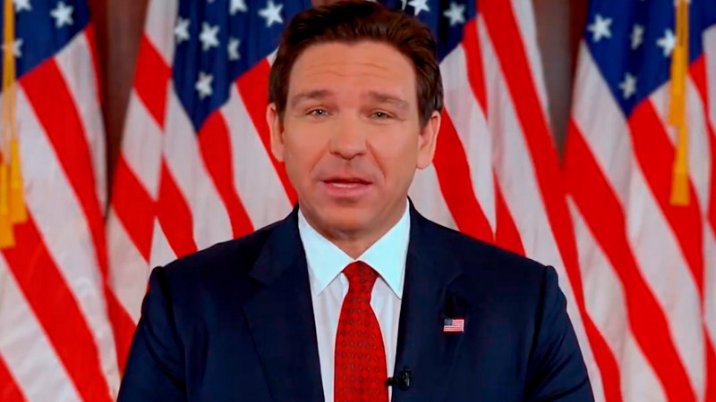 Ron DeSantis pide autoridad para deportar a migrantes irregulares fuera del país, afirman medios 