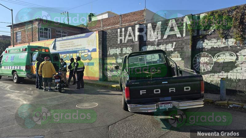 Señor de la tercera edad resulta herido tras estrellarse con su camioneta en Zamora, Michoacán 