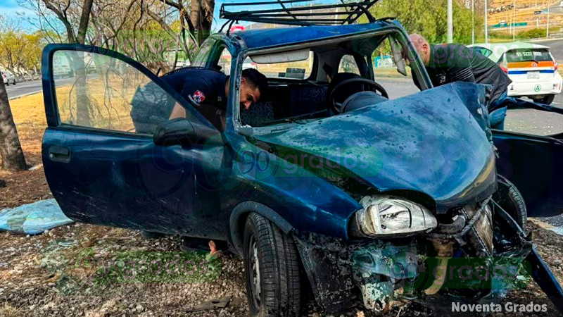 Un lesionado en accidente sobre  Paseo de la República, en Querétaro capital  