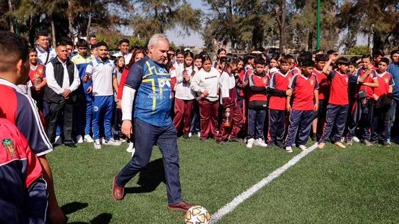 Con más espacios para el deporte avanzamos en la prevención del delito: Bedolla 