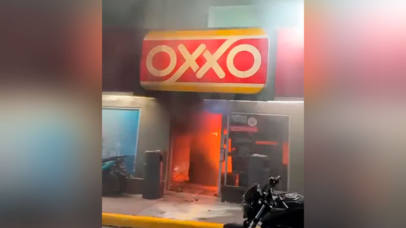 Se desatan balaceras, bloqueos y quema de Oxxos tras operativo en Zitácuaro, Michoacán 