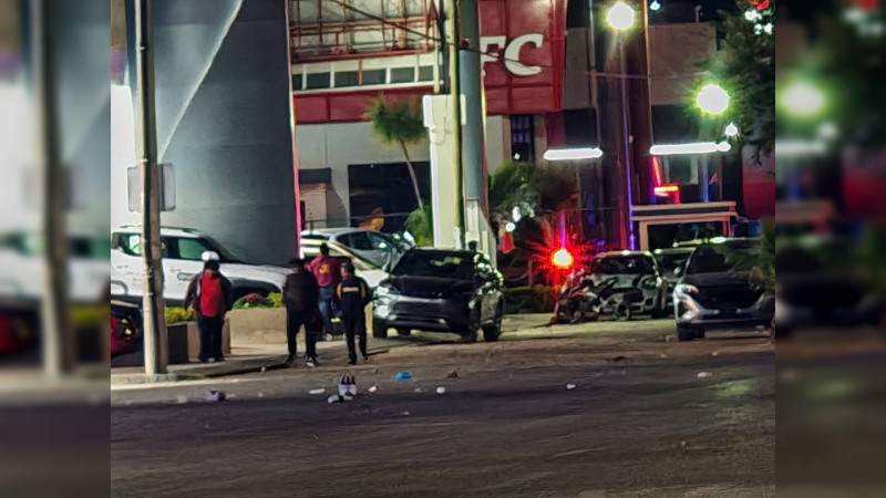 Triple homicidio sacude la capital oaxaqueña: Ultiman a dirigente de transportistas en Plaza del Valle 