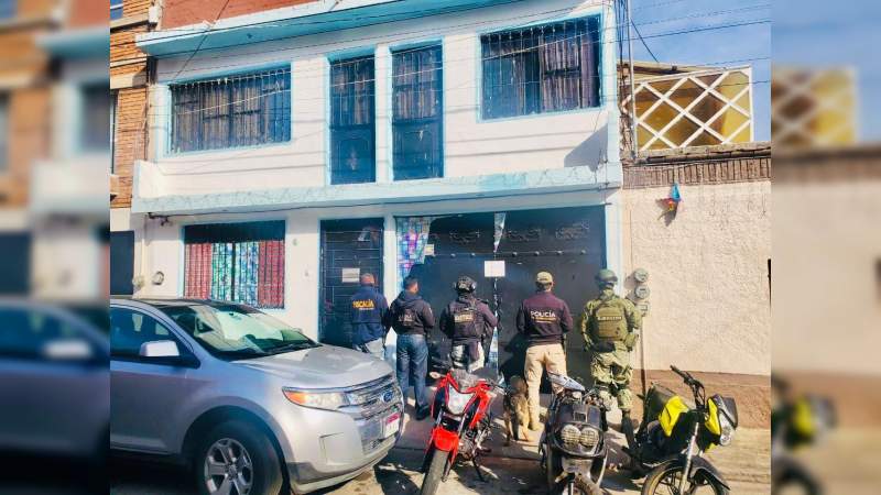 En Morelia, Michoacán detienen a tres y aseguran tres motocicletas y 950 dosis de narcóticos