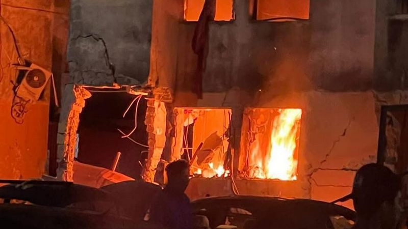 Confirman autoridades: dos muertas tras explosión e incendio en Lázaro Cárdenas, Michoacán 