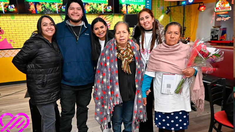 Adultos mayores se reencuentran con sus familiares en Washington con el apoyo de la Senadora Araceli Saucedo