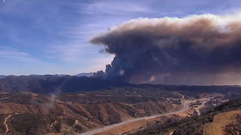 Nuevo incendio en Los Ángeles, Estados Unidos; devasta más de 2 mil hectáreas  