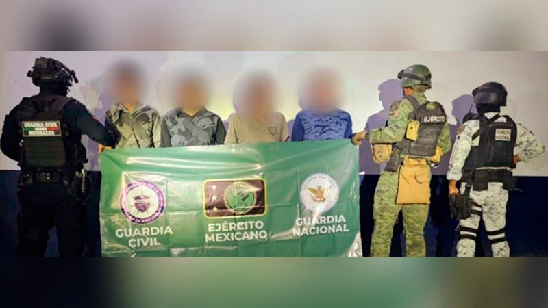 Con armas largas, explosivos y estupefacientes, detienen a 4 hombres en Apatzingán, Michoacán  