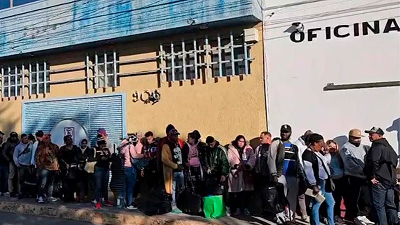 Migrantes buscan regularizar su estancia en México 