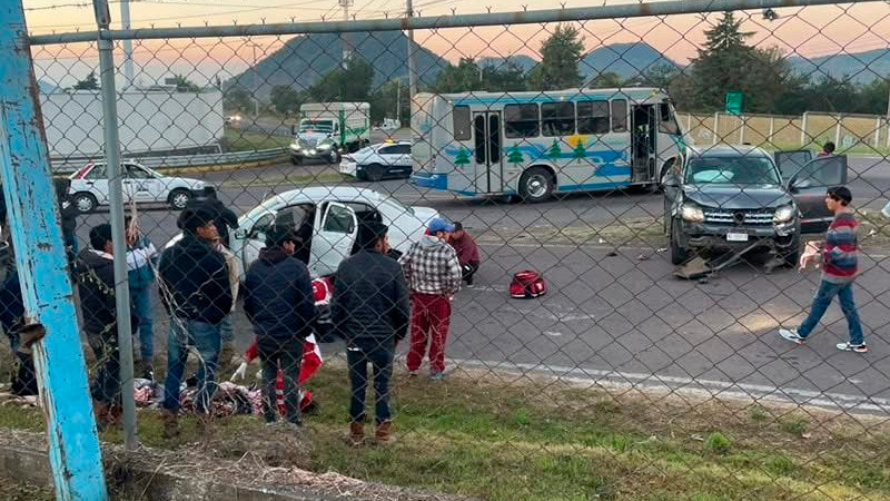 Choque entre camioneta y automóvil deja siete heridos en Uruapan 