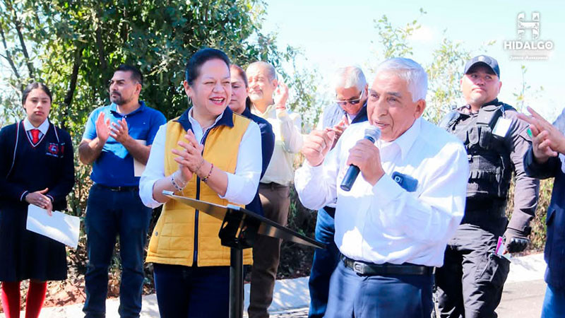 Jeovana Alcántar Baca, inauguró acceso a la Secundaria Técnica 151 de Ciudad Hidalgo, Michoacán 