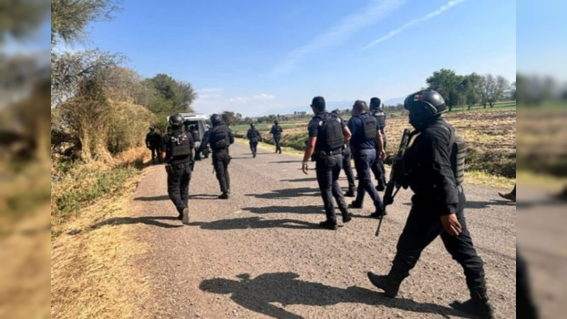 Balean, secuestran y roban sus armas a policías en Álvaro Obregón, Michoacán 