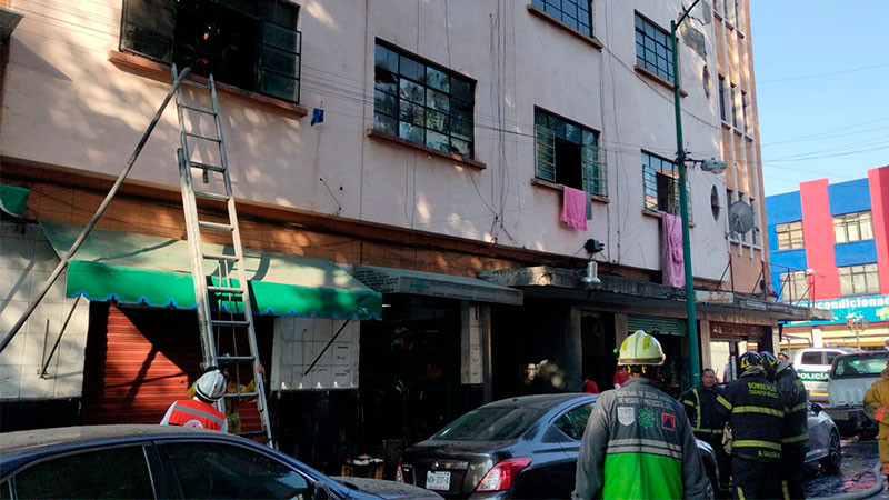 Desalojan a 13 familias en edificio del Centro Histórico en CDMX, tras incendio 