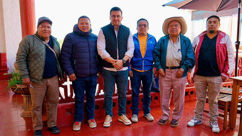 Toño Mendoza refuerza compromisos para la conservación del Lago de Pátzcuaro 