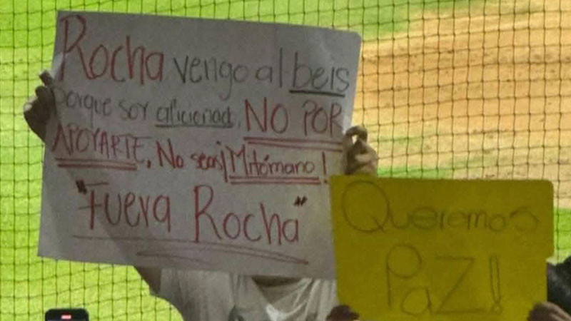 Protestan contra gobernador de Sinaloa durante partido de béisbol; piden su renuncia “¡Fuera Rocha!” 