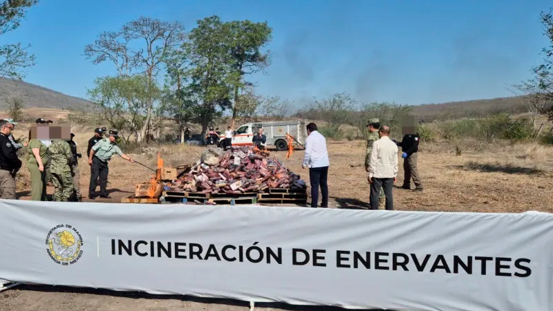 Incineran enervantes varios en Manzanillo, Colima 