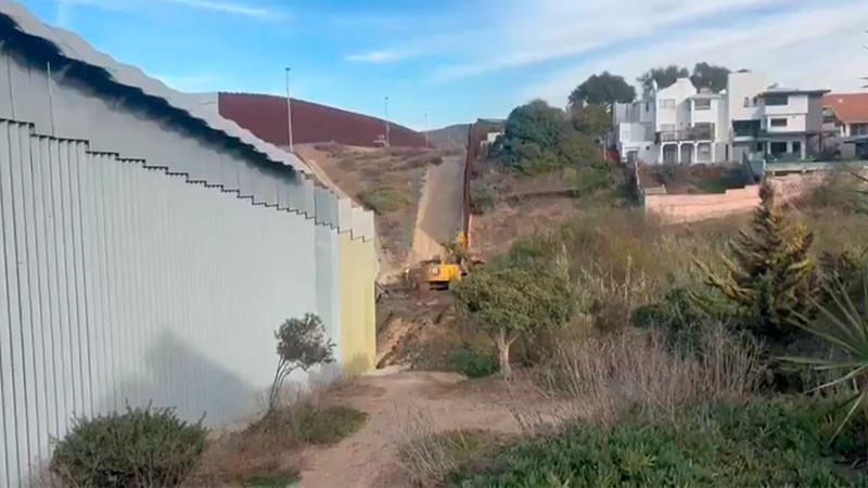 Retoman trabajos de construcción del muro fronterizo en Playas de Tijuana 