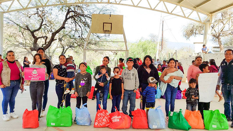 Participa DIF Estatal de Querétaro en la entrega de apoyos Ayudando.mx 