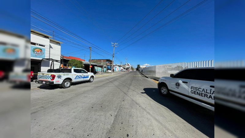 Le roban su camioneta y le disparan a un hombre afuera de la UMSNH campus Uruapan