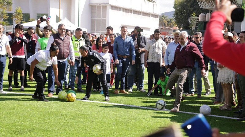 Canchas de fut, infraestructura para la paz: Bedolla 