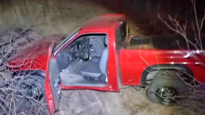 Muere joven al accidentarse con su camioneta, en Churumuco, Michoacán  