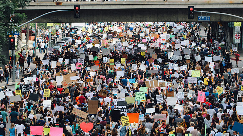 Se manifiestaron en Los Ángeles contra políticas migratorias de Donald Trump 