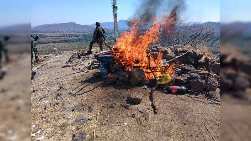 Tres muertos en ataque a policías y militares, en Buenavista, Michoacán; aseguran armas y campamento  