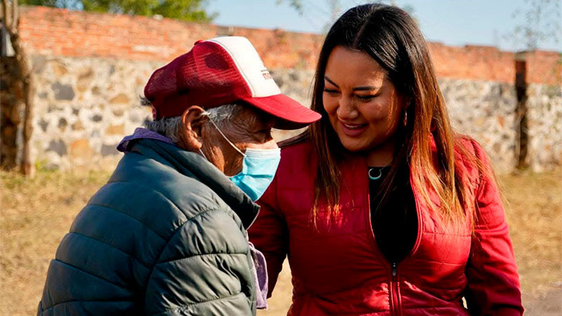 Con paso firme, vamos respondiendo y resolviendo problemáticas en Zacapu: Mónica Valdez 