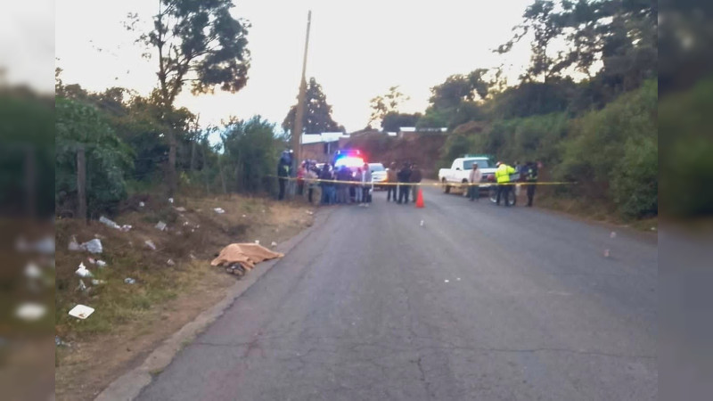 Conductor atropella a delincuentes y es baleado, en Tangancícuaro, Michoacán  