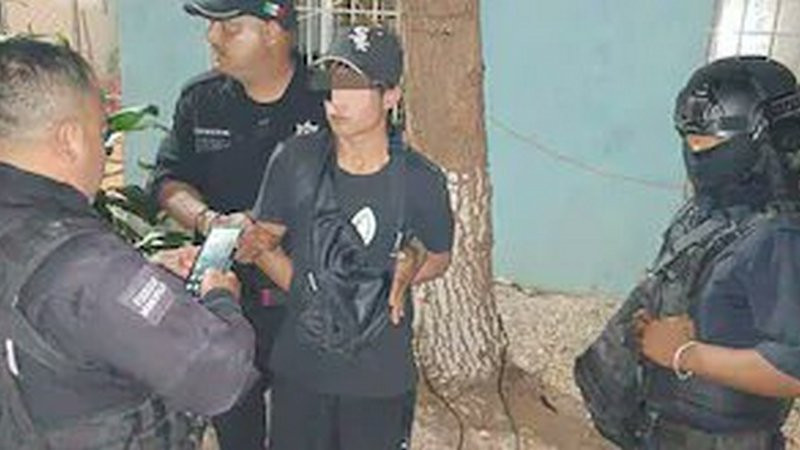 Impiden linchamiento en Yucatán; vecinos amarran a joven en un árbol 