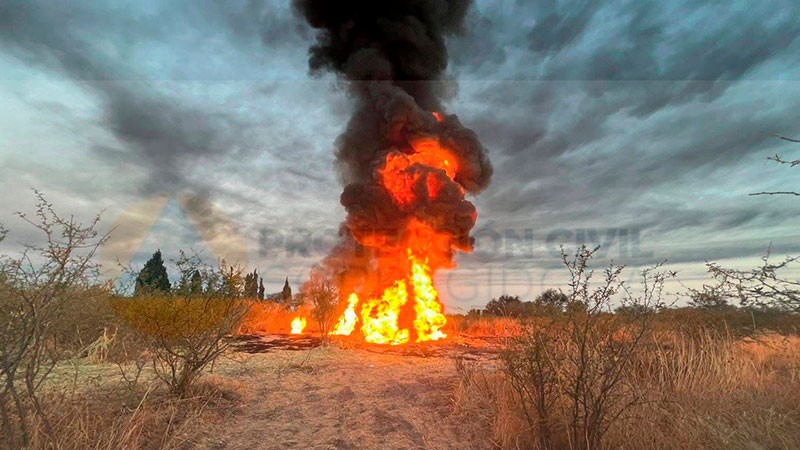 Incendio de toma clandestina en los límites de Querétaro y Guanajuato  