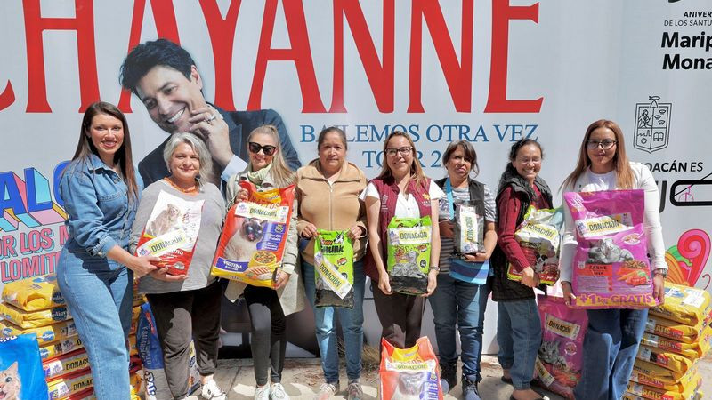 Entregadas a refugios casi 60 toneladas de croquetas para michis y lomitos: Paula Espinosa 