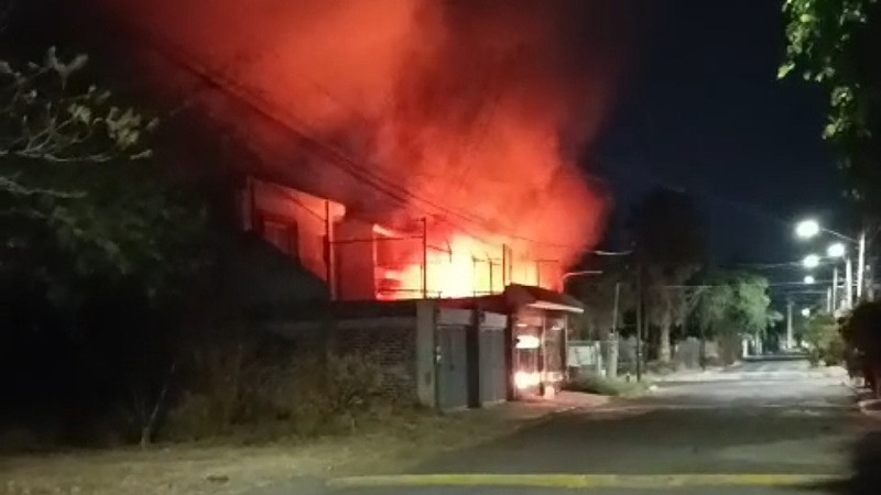 Se incendian tres viviendas en distintos puntos de Celaya, Guanajuato; hay un muerto 